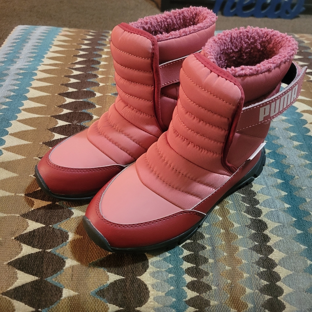 Little girl Puma boots